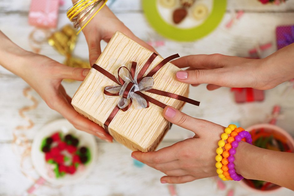 Hands holding gift close-up